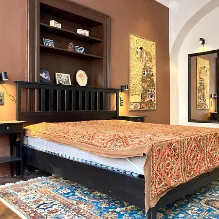 Old Town Magical Comfy 2bdr Historic House Apartment