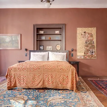 Old Town Magical Comfy 2bdr Historic House Apartment *
