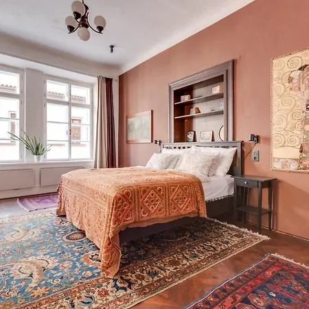 Old Town Magical Comfy 2bdr Historic House Apartment
