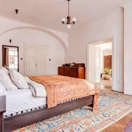 Apartment Old Town Magical Comfy 2bdr Historic House