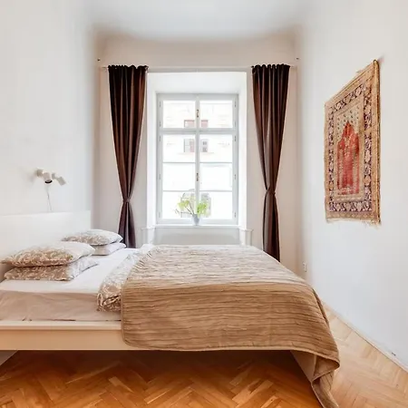 Apartment Old Town Magical Comfy 2bdr Historic House *