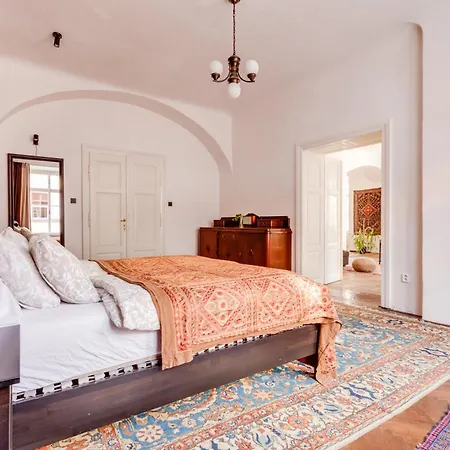 Old Town Magical Comfy 2bdr Historic House شقة براغ