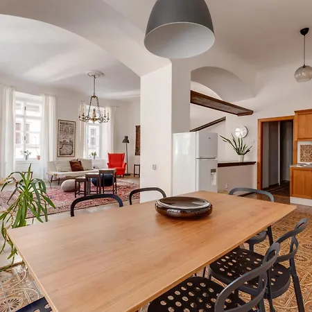 Old Town Magical Comfy 2bdr Historic House شقة